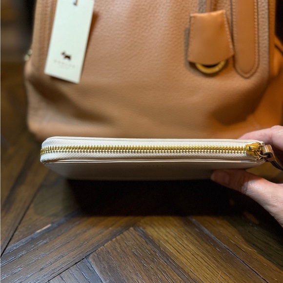 🔥 Fire Sale 🔥
RADLEY LONDON Medium Zip-Top Shoulder Bag w/Tag, Duster & Wallet - Picture 5 of 16